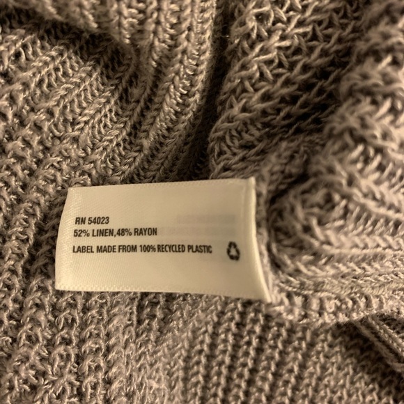 Beautiful Gap Knit Sweater - Picture 6 of 7